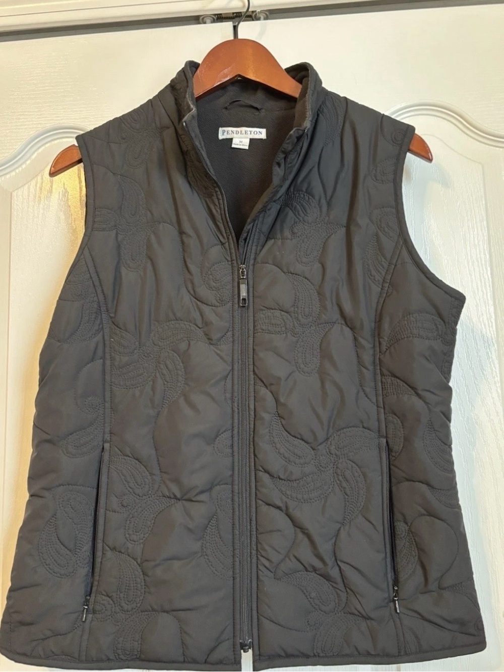 Pendleton Women's Quilted black Zip-Front Vest